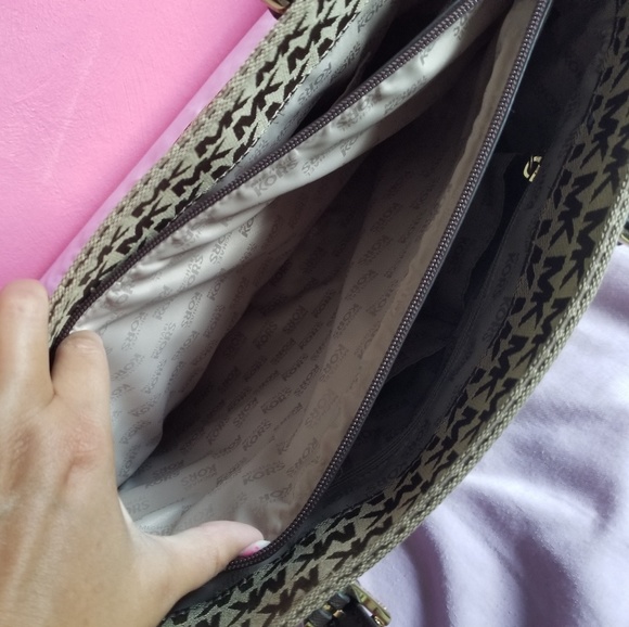 Michael Kors purse - Picture 4 of 4